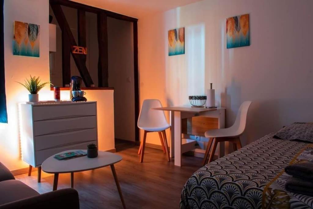 Studio Charmant Confortable Tv Centre Ville Louviers Eksteriør bilde