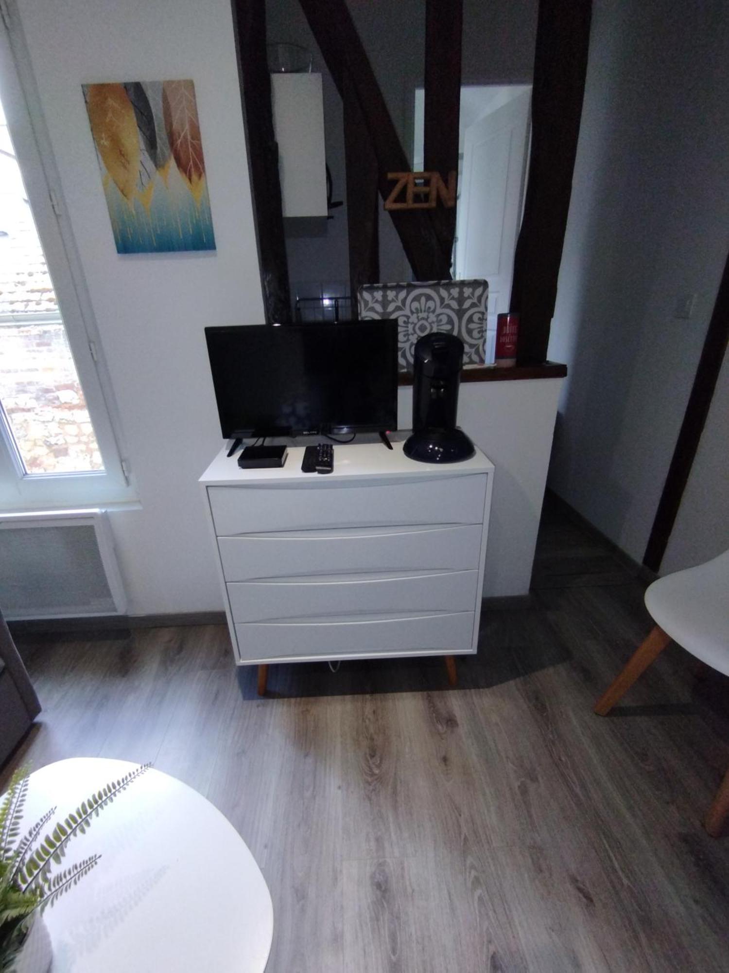 Studio Charmant Confortable Tv Centre Ville Louviers Eksteriør bilde