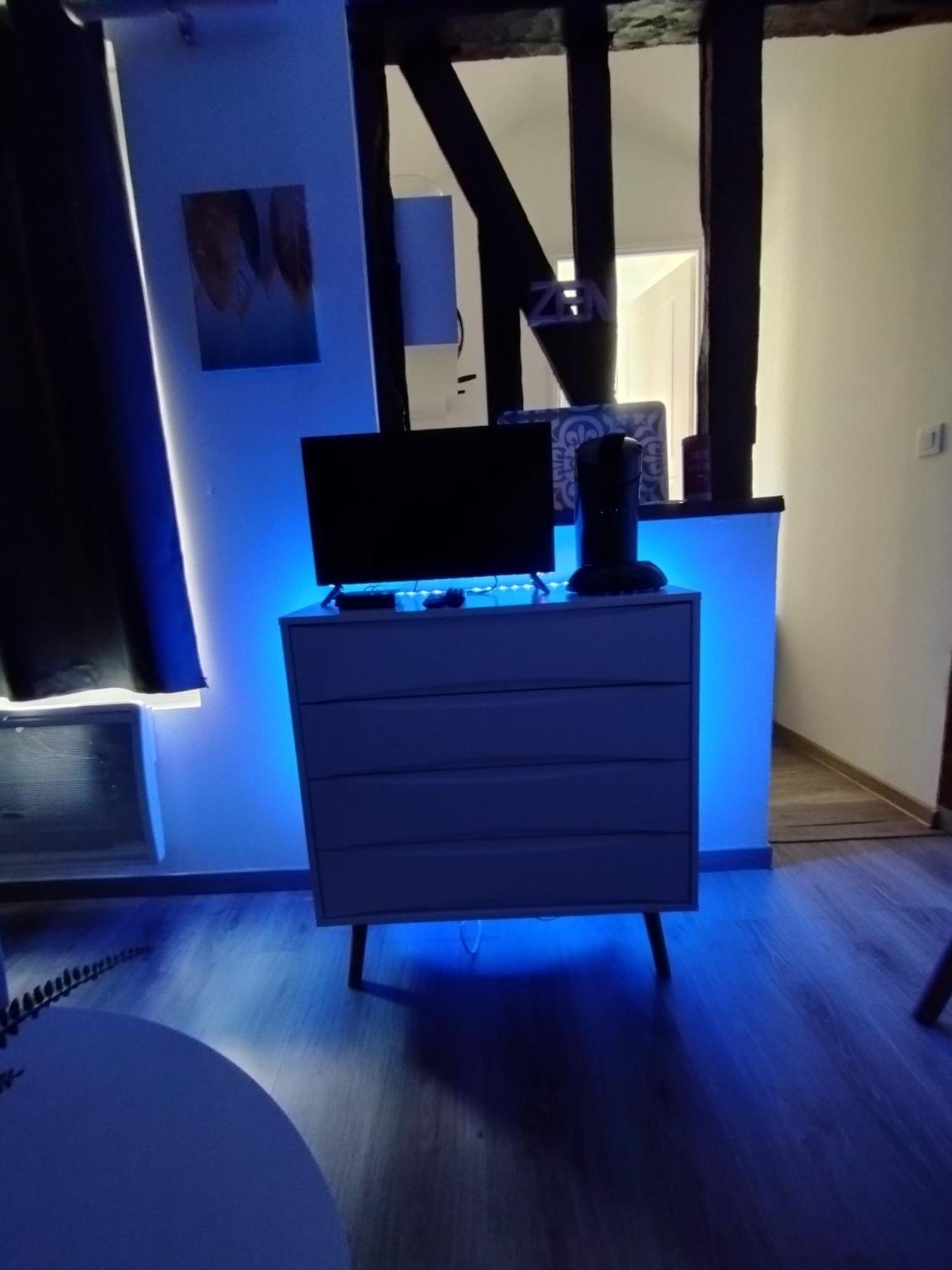 Studio Charmant Confortable Tv Centre Ville Louviers Eksteriør bilde